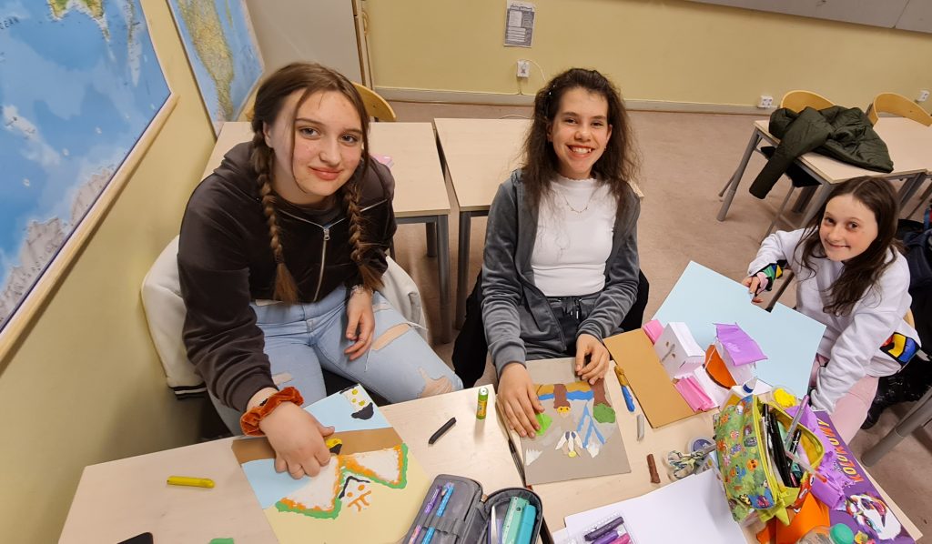 Plastycznie na jezyku polskim, czyli wizualizacja książkowej Narnii w klasie 5a.