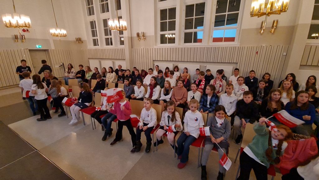 Rozśpiewana Szkoła Polska w Sztokholmie dla Niepodległej 🇵🇱🇵🇱🇵🇱