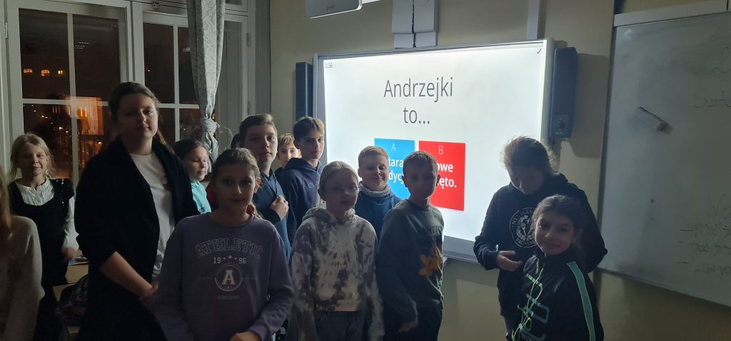 Andrzejkowy wieczór w klasie 5b.