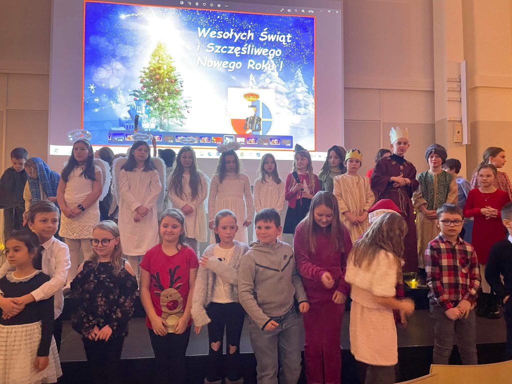 Jasełka w wykonaniu klasy III a i III b pod kierunkiem Pani Agnieszki Murasickiej i Pani Basi Markowskiej 🌲🌲🌲