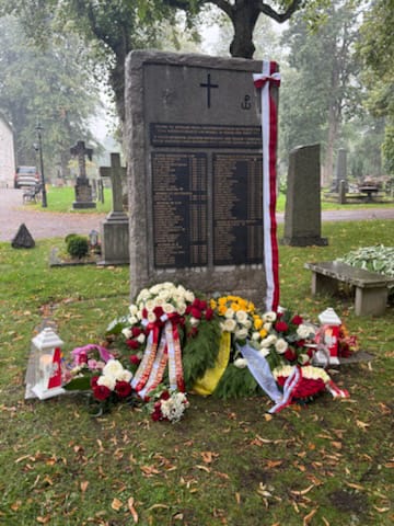 Uroczystość poświęcenia Tablicy Pamięci na cmentarzu Haga Norra w Sztokholmie